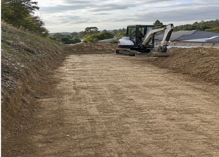 Stable graded excavator access bench with spoil kept away from the trench edge