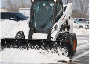 skid steer snow removal featured image for SeekMach machinery guide