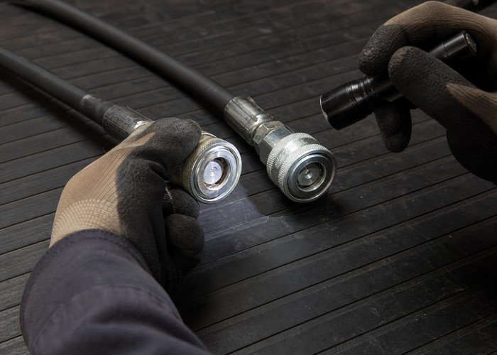 mini excavator quick coupler pressure release detail inspection