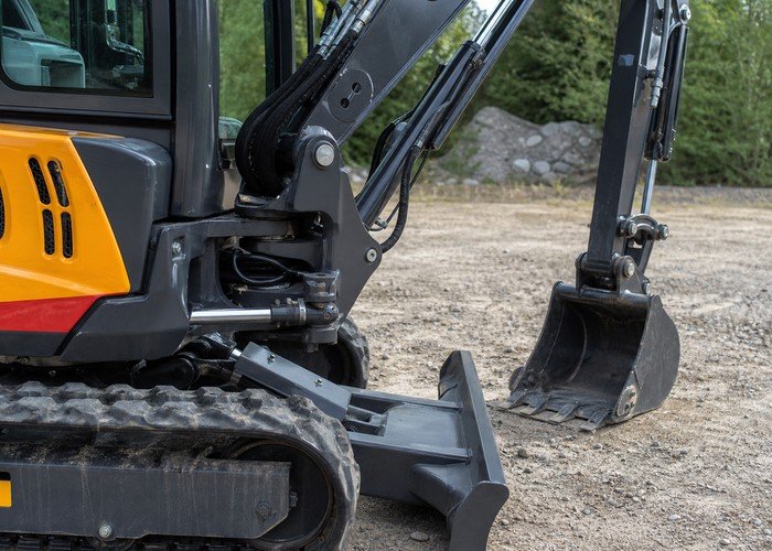 mini excavator side shift boom guide detail inspection