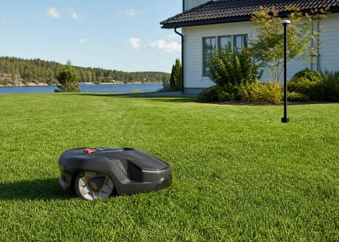 robot mower RTK vs boundary wire robot mower rtk open sky