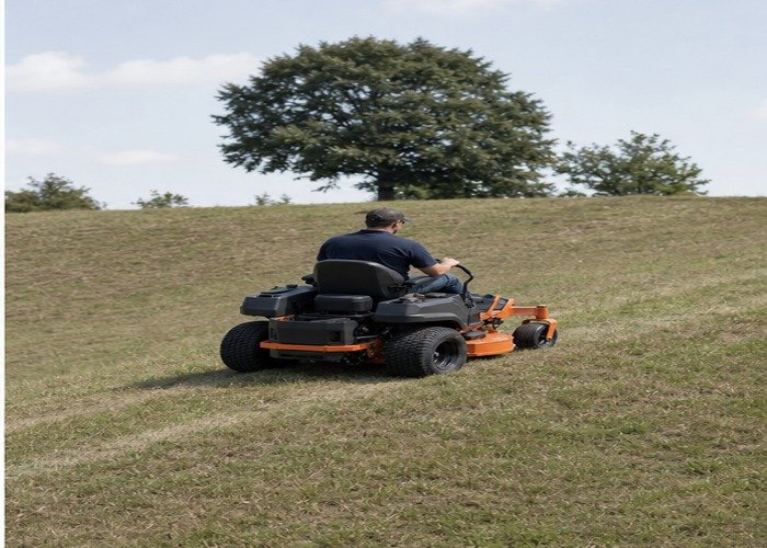 Zero-turn mower following a planned route on a gentle dry slope Zero-turn mower following a planned route on a gentle dry slope