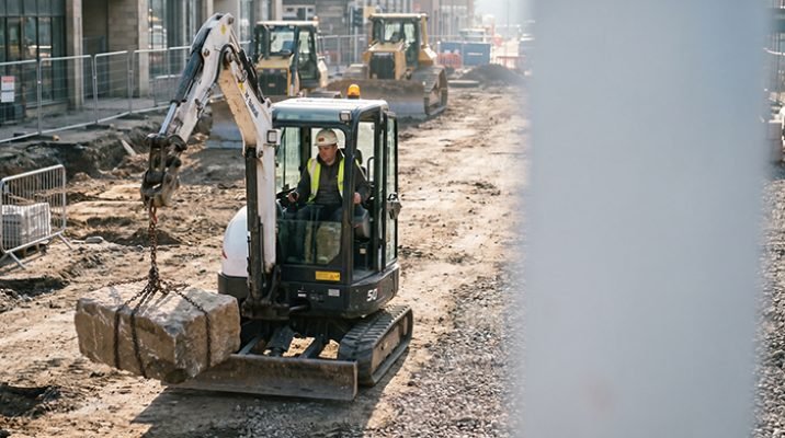 3.5T excavator lifting capacity chart