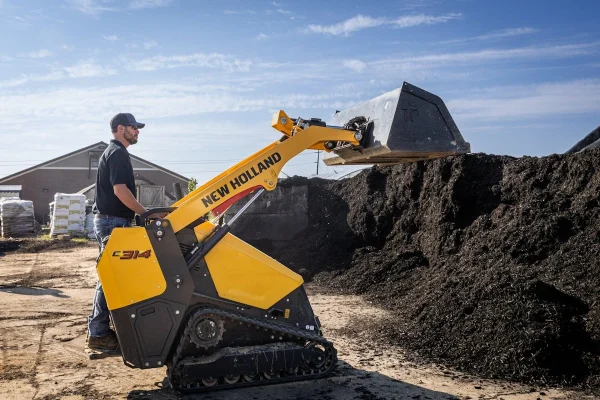 SeekMach mini skid steer loader with attachments for farms and construction