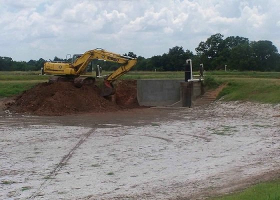mini excavator trenching, excavator trenching guide, trench depth, excavator bucket, excavation safety featured image for SeekMach machinery guide