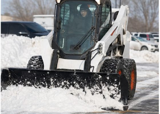 skid steer snow removal featured image for SeekMach machinery guide