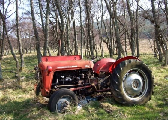 tractor buying guide, small farm tractor, tractor horsepower, PTO tractor, tractor attachments featured image for SeekMach machinery guide